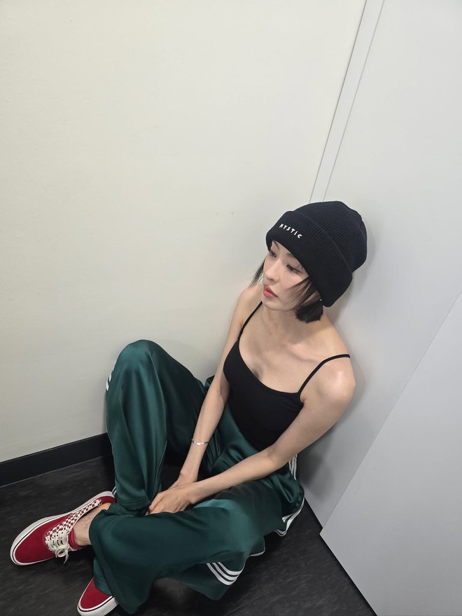 Minh tinh 40 tuổi khiến netizen chia 2 phe- Ảnh 21.