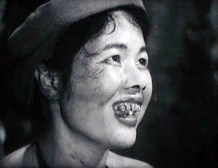 NSƯT duy nhất đổi đời nhờ bị cả nước chê xấu, nhan sắc ngoài đời ăn đứt trên phim- Ảnh 3. NSƯT duy nhất đổi đời nhờ bị cả nước chê xấu, nhan sắc ngoài đời ăn đứt trên phim- Ảnh 3.