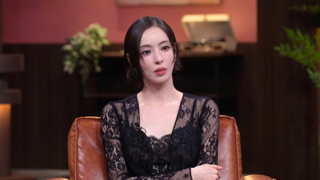 Minh tinh 40 tuổi khiến netizen chia 2 phe- Ảnh 17.