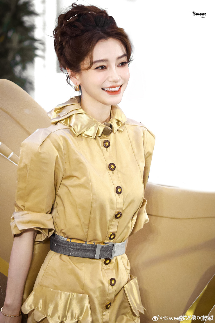 Angelababy g&acirc;y phẫn nộ v&igrave; mặc đồ Haute Couture để livestream b&aacute;n h&agrave;ng- Ảnh 10.