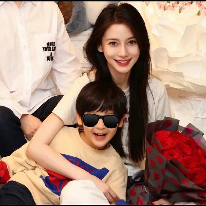 "T&oacute;m gọn" Angelababy v&agrave; Huỳnh Hiểu Minh t&aacute;i hợp, th&aacute;i độ "quay ngoắt 180 độ" sau 4 năm ly h&ocirc;n- Ảnh 4.