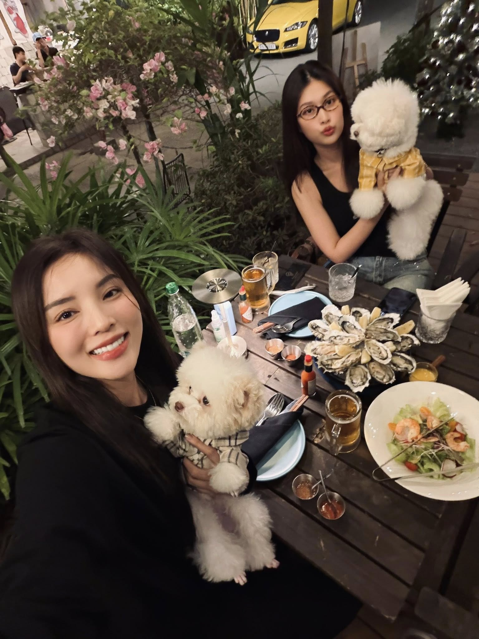 "Team qua đường" tóm dính Kỳ Duyên và Thiên Ân tình tứ giữa trung tâm thương mại- Ảnh 7. "Team qua đường" tóm dính Kỳ Duyên và Thiên Ân tình tứ giữa trung tâm thương mại- Ảnh 7.