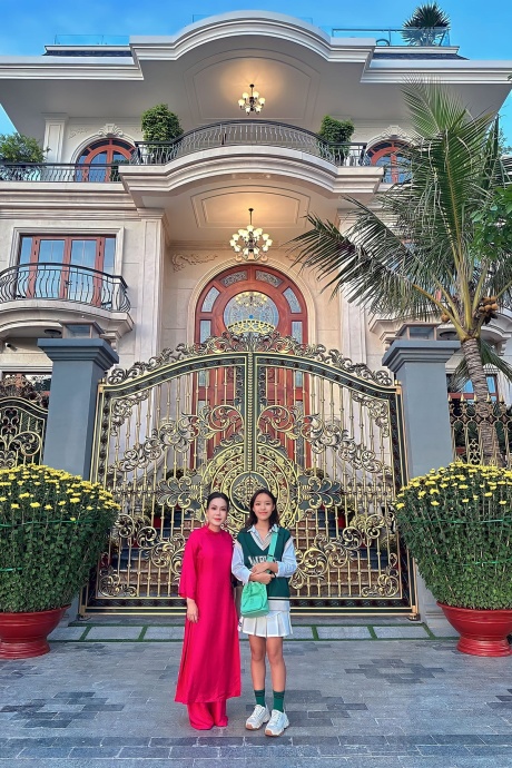 Nữ diễn vi&ecirc;n Việt thưởng Tết cho 200 nh&acirc;n vi&ecirc;n, c&oacute; người nhận hơn 700 triệu đồng- Ảnh 4.