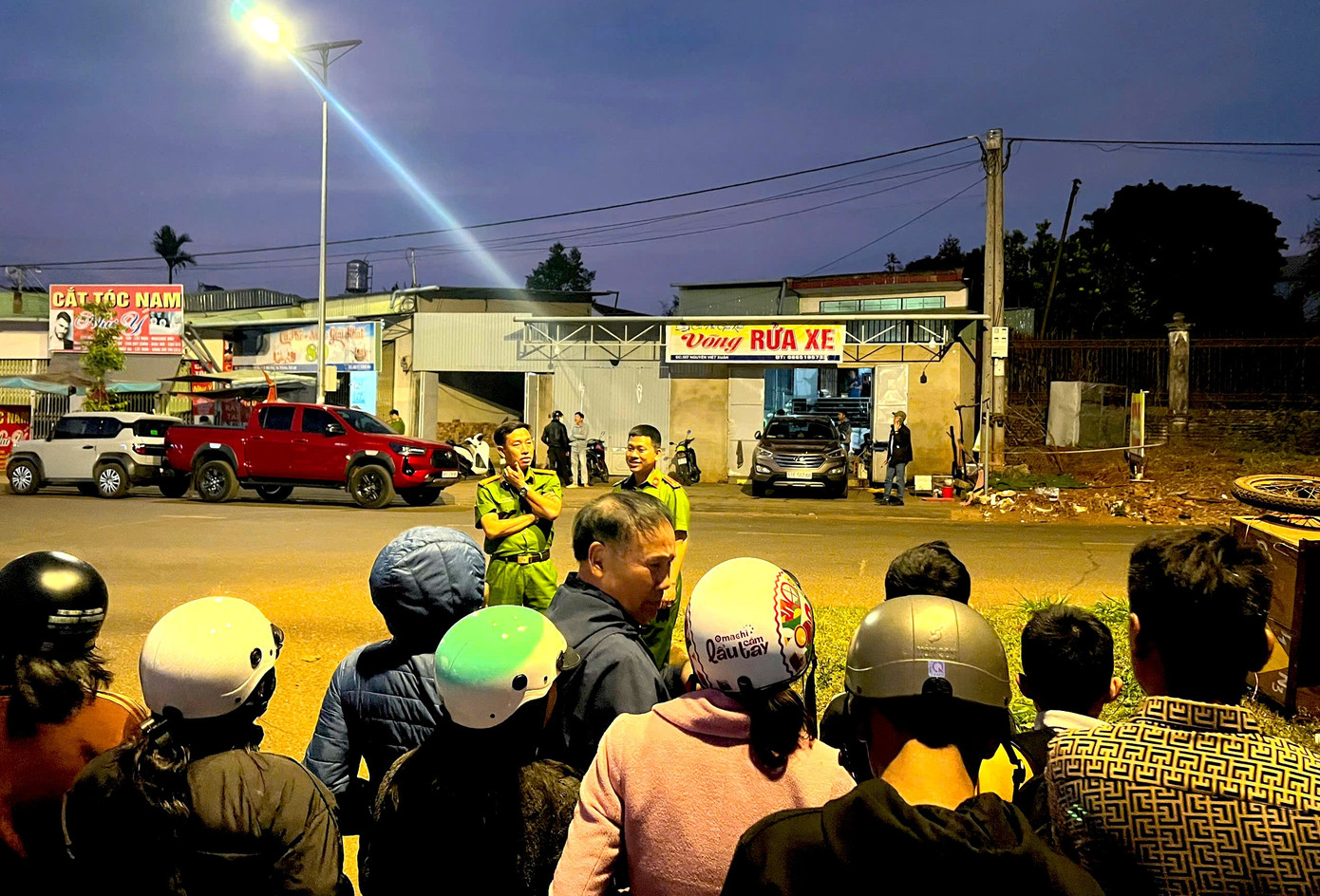 Cảnh s&aacute;t phong toả căn nh&agrave;, truy t&igrave;m nghi phạm vụ cướp ng&acirc;n h&agrave;ng ở Gia Lai- Ảnh 4.