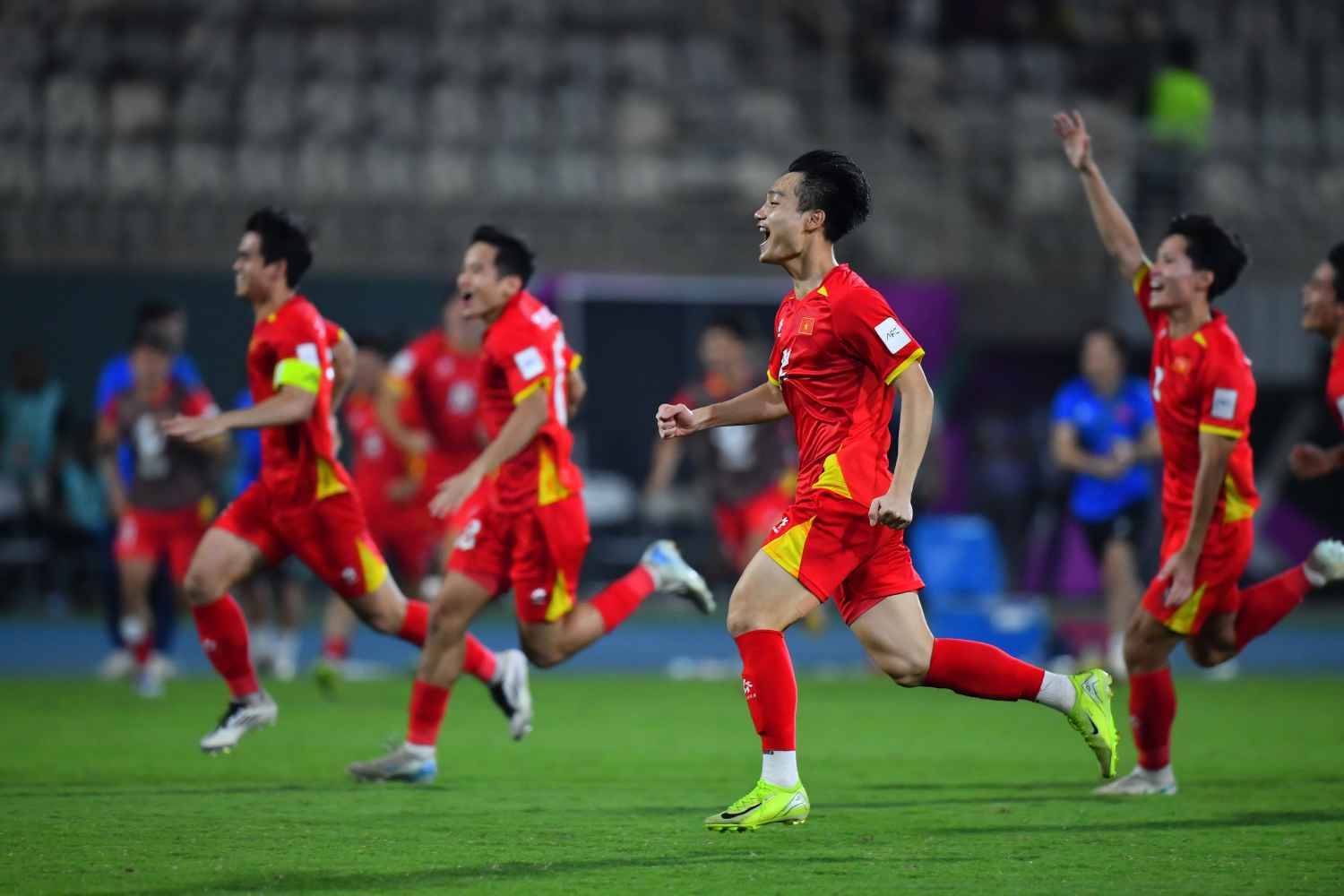 HLV Kim Sang-sik tiết lộ sự thật ngỡ ng&agrave;ng đằng sau 7 c&uacute; s&uacute;t lu&acirc;n lưu gi&uacute;p U23 Việt Nam đ&aacute;nh bại H&agrave;n Quốc- Ảnh 2.