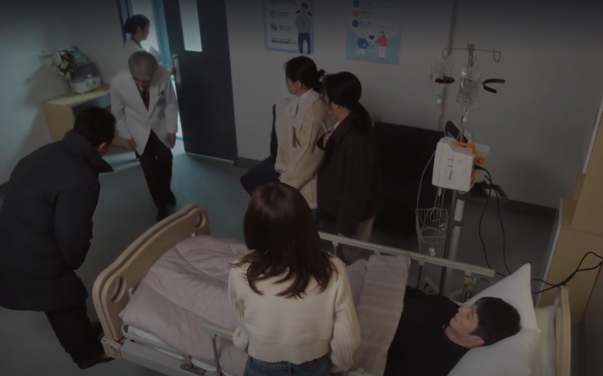 20 năm xem phim H&agrave;n chưa thấy phim n&agrave;o dở cỡ n&agrave;y: Tập cuối đỉnh cao lố bịch, l&atilde;ng ph&iacute; 80 ph&uacute;t cuộc đời- Ảnh 2.