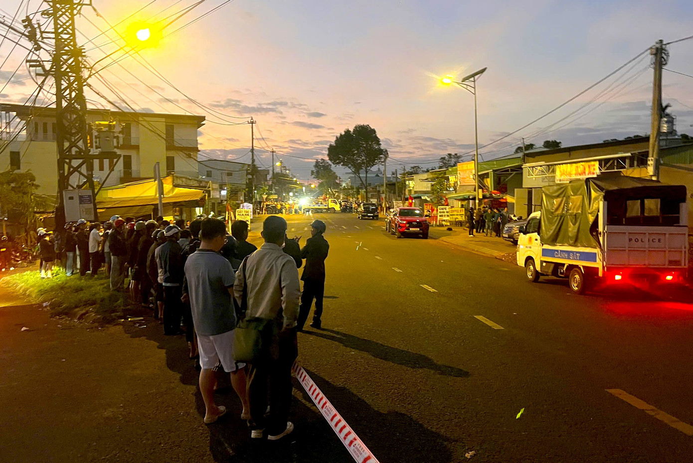 Cảnh s&aacute;t phong toả căn nh&agrave;, truy t&igrave;m nghi phạm vụ cướp ng&acirc;n h&agrave;ng ở Gia Lai- Ảnh 3.