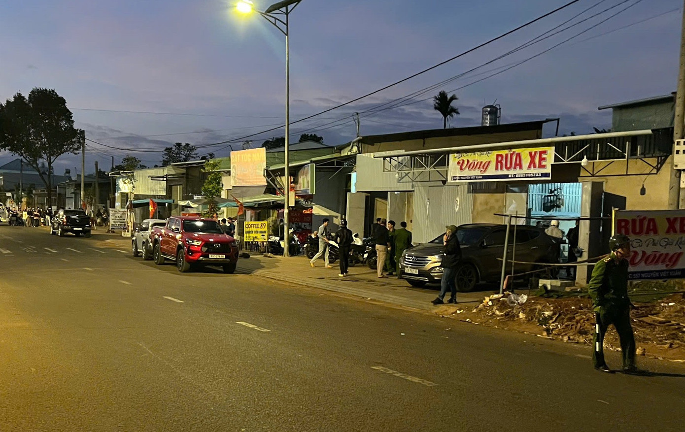 Cảnh s&aacute;t phong toả căn nh&agrave;, truy t&igrave;m nghi phạm vụ cướp ng&acirc;n h&agrave;ng ở Gia Lai- Ảnh 7.