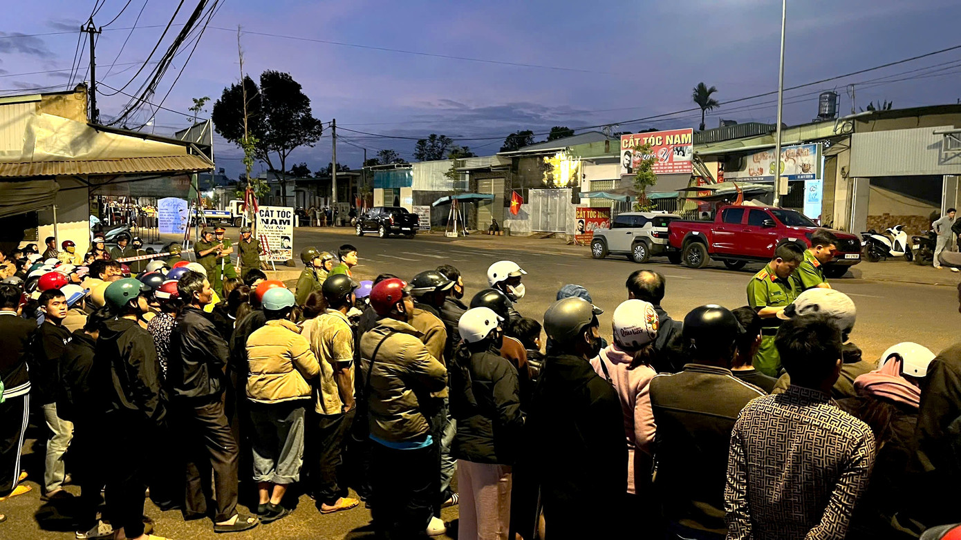 Cảnh s&aacute;t phong toả căn nh&agrave;, truy t&igrave;m nghi phạm vụ cướp ng&acirc;n h&agrave;ng ở Gia Lai- Ảnh 8.