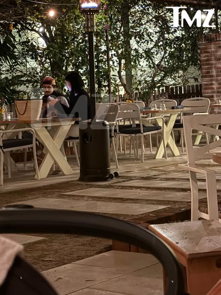 Timoth&eacute;e Chalamet - Kylie Jenner hẹn h&ograve; tại Mexico- Ảnh 2.