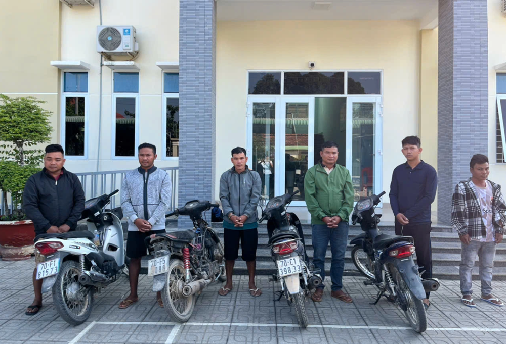 Khám xét, bắt Lê Văn Phương SN 1993 trong đường dây lớn, tịch thu loạt ô tô, xe máy, điện thoại- Ảnh 1. Khám xét, bắt Lê Văn Phương SN 1993 trong đường dây lớn, tịch thu loạt ô tô, xe máy, điện thoại- Ảnh 1.