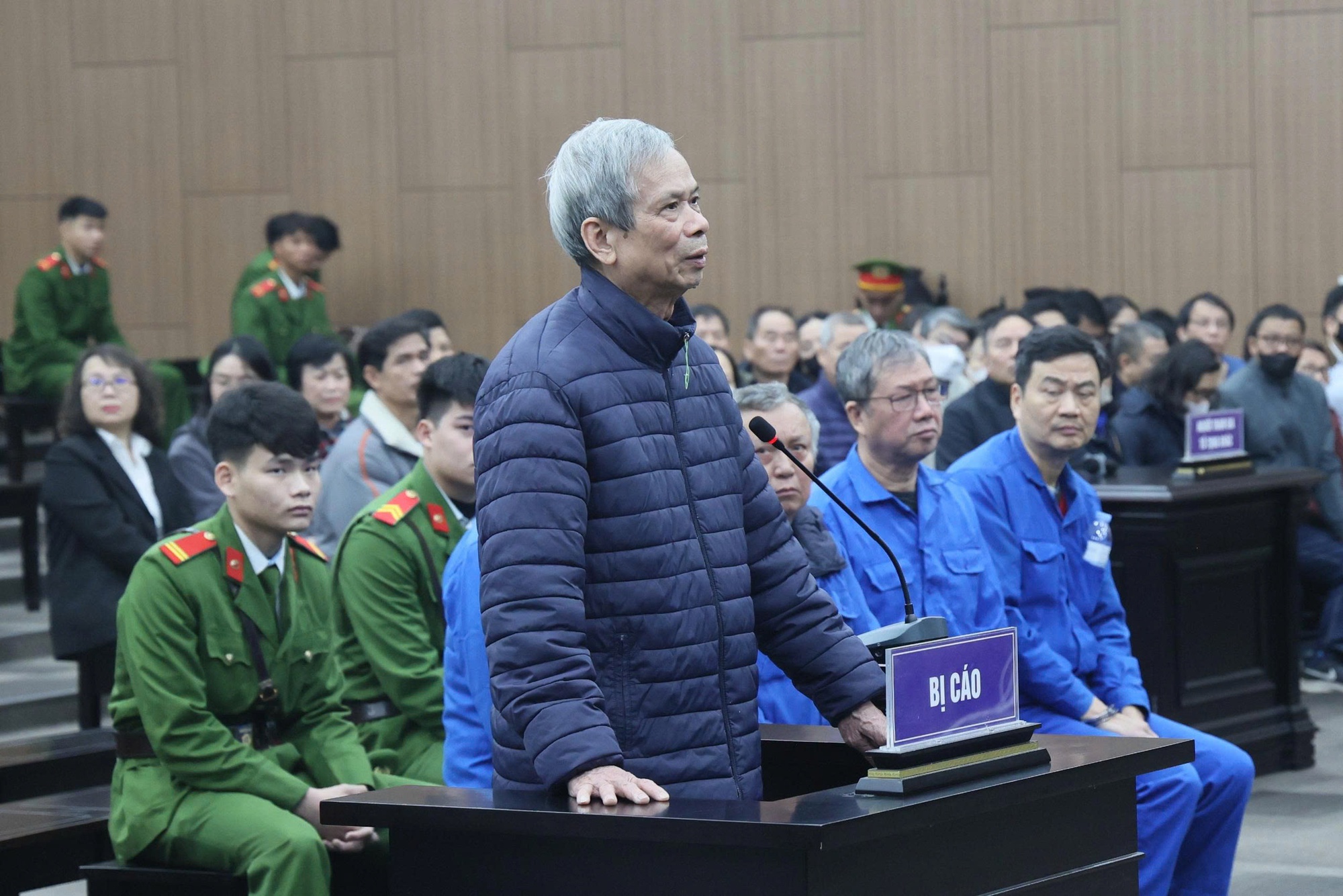 Cựu tổng gi&aacute;m đốc VICEM n&oacute;i "kh&ocirc;ng ngạc nhi&ecirc;n" khi nhận "qu&agrave; Tết" h&agrave;ng trăm triệu đồng- Ảnh 3.