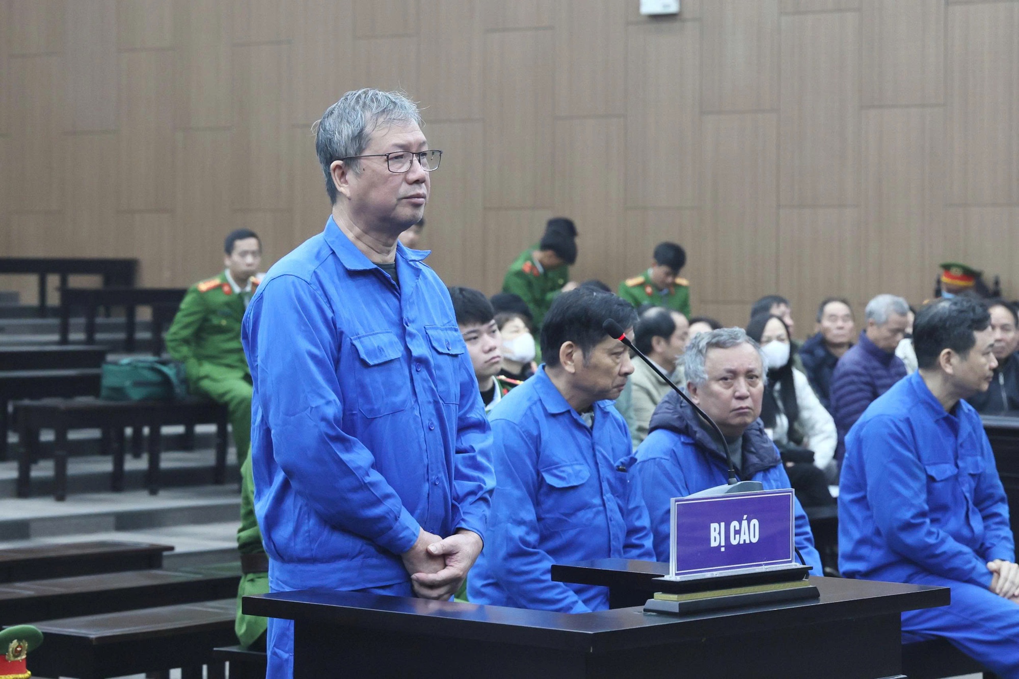 Cựu tổng gi&aacute;m đốc VICEM n&oacute;i "kh&ocirc;ng ngạc nhi&ecirc;n" khi nhận "qu&agrave; Tết" h&agrave;ng trăm triệu đồng- Ảnh 2.