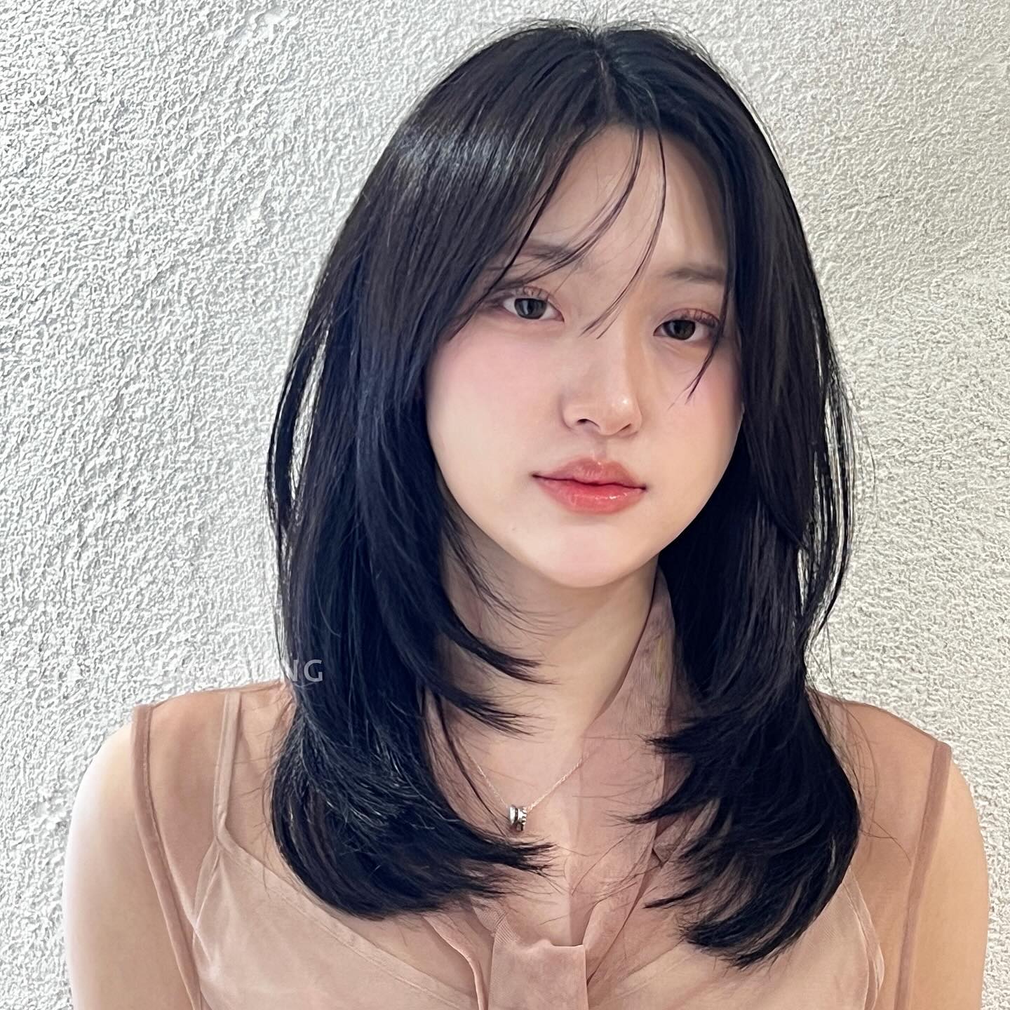 5 kiểu t&oacute;c layer dễ &aacute;p dụng nhất v&igrave; thu gọn gương mặt hiệu quả- Ảnh 7.