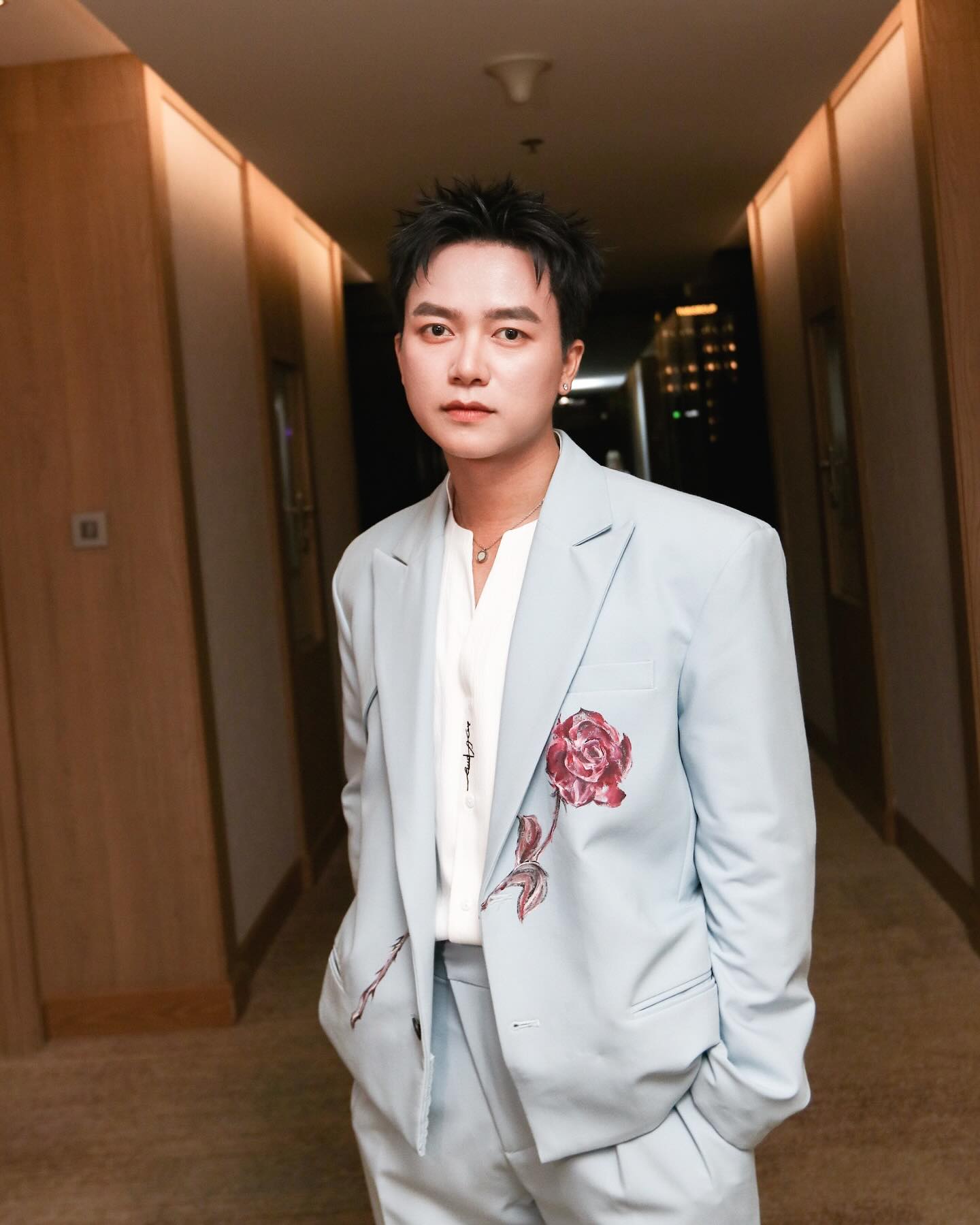 Nhạc sĩ đắt show nhất Việt Nam: Ch&aacute;y v&eacute; fanmeeting t&iacute;nh bằng ph&uacute;t, được Gi&aacute;m đốc Sở VH-TT-DL khen thưởng- Ảnh 1.