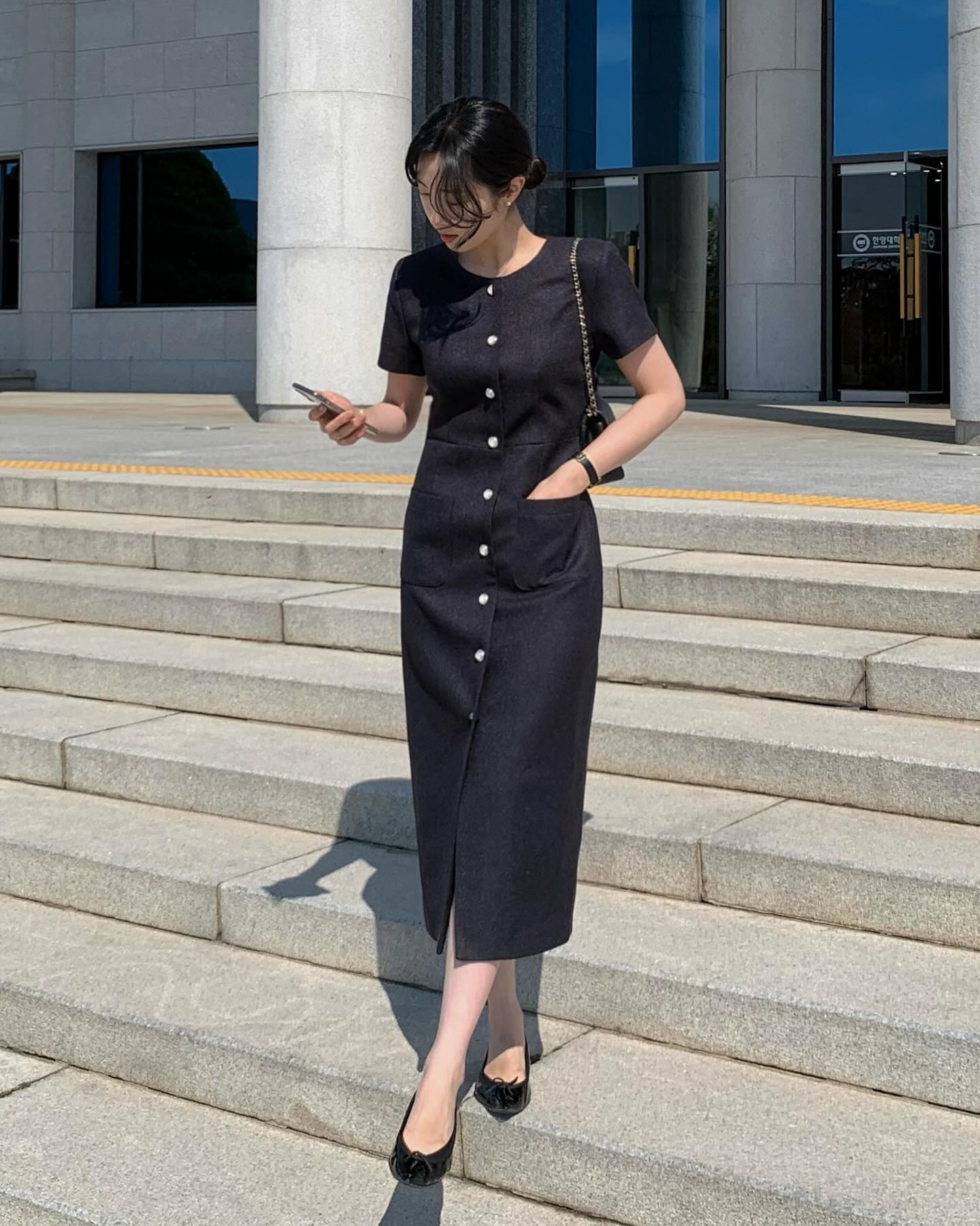 4 kiểu gi&agrave;y n&ecirc;n sắm cho Tết v&igrave; diện quanh năm vẫn hợp, xuất hiện l&agrave; sang cả set đồ- Ảnh 1.