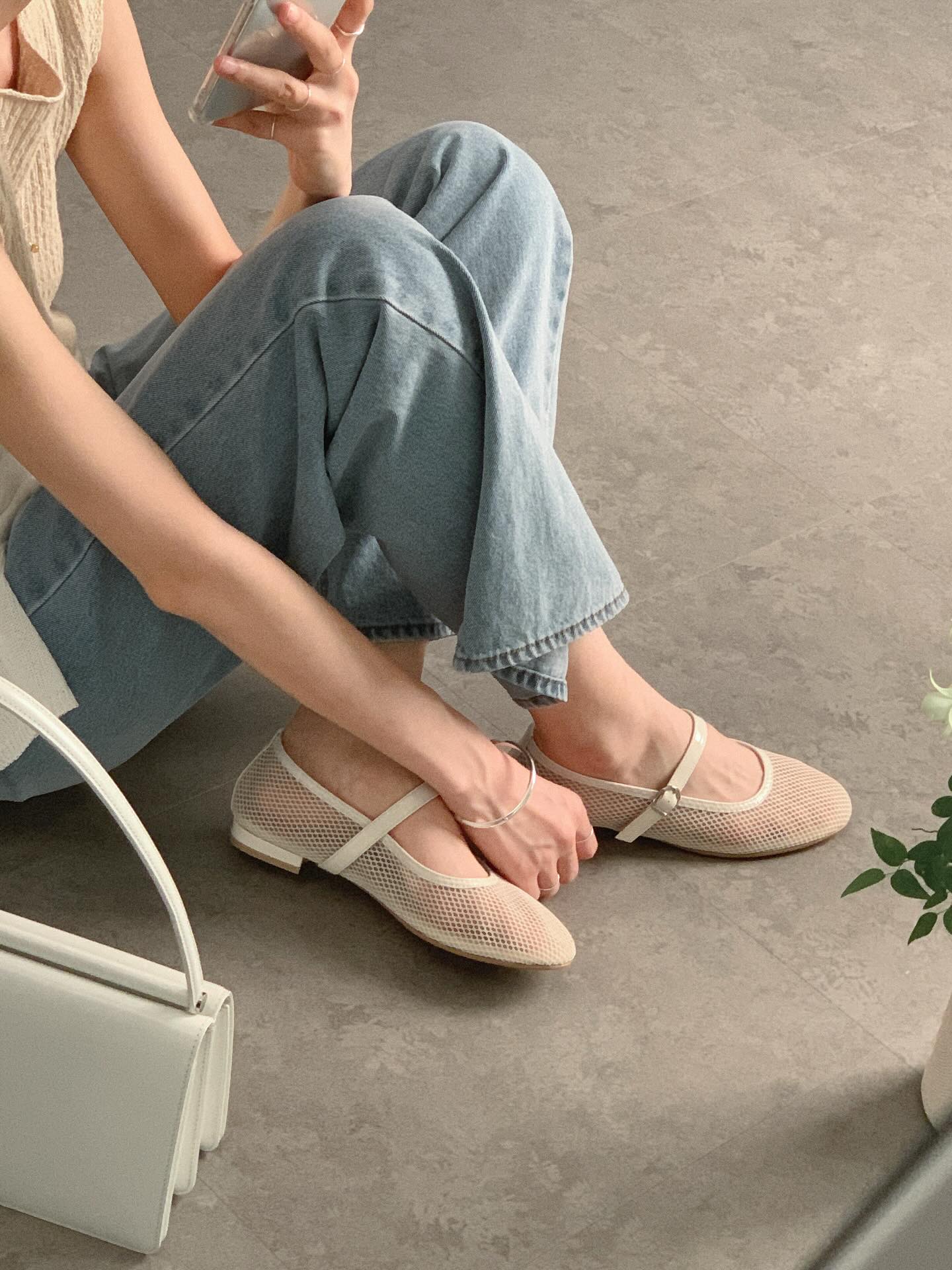 4 kiểu gi&agrave;y n&ecirc;n sắm cho Tết v&igrave; diện quanh năm vẫn hợp, xuất hiện l&agrave; sang cả set đồ- Ảnh 7.