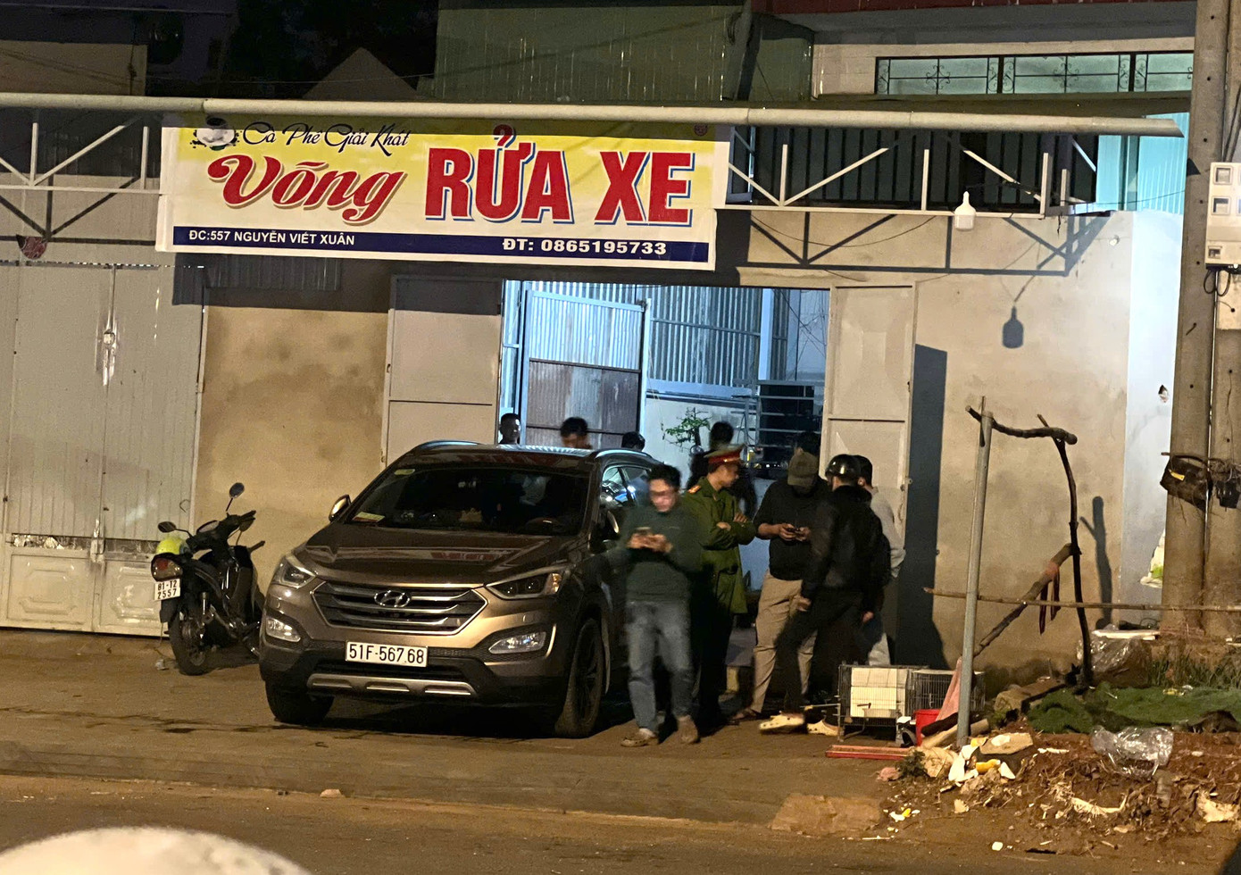 Cảnh s&aacute;t phong toả căn nh&agrave;, truy t&igrave;m nghi phạm vụ cướp ng&acirc;n h&agrave;ng ở Gia Lai- Ảnh 5.