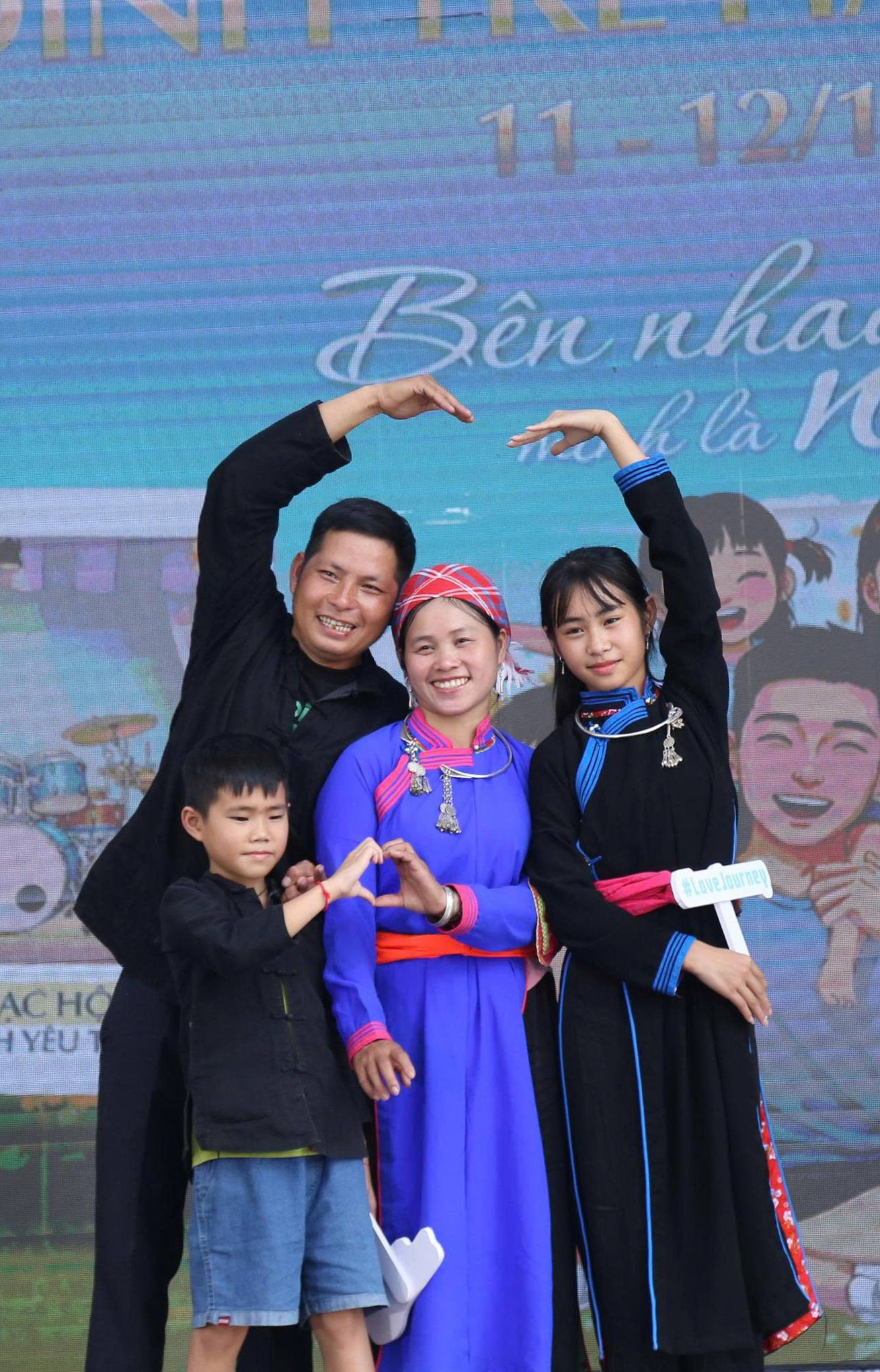 Xuất hiện nh&acirc;n vật hot hơn cả d&agrave;n cast ở Gia đ&igrave;nh Haha- Ảnh 6.