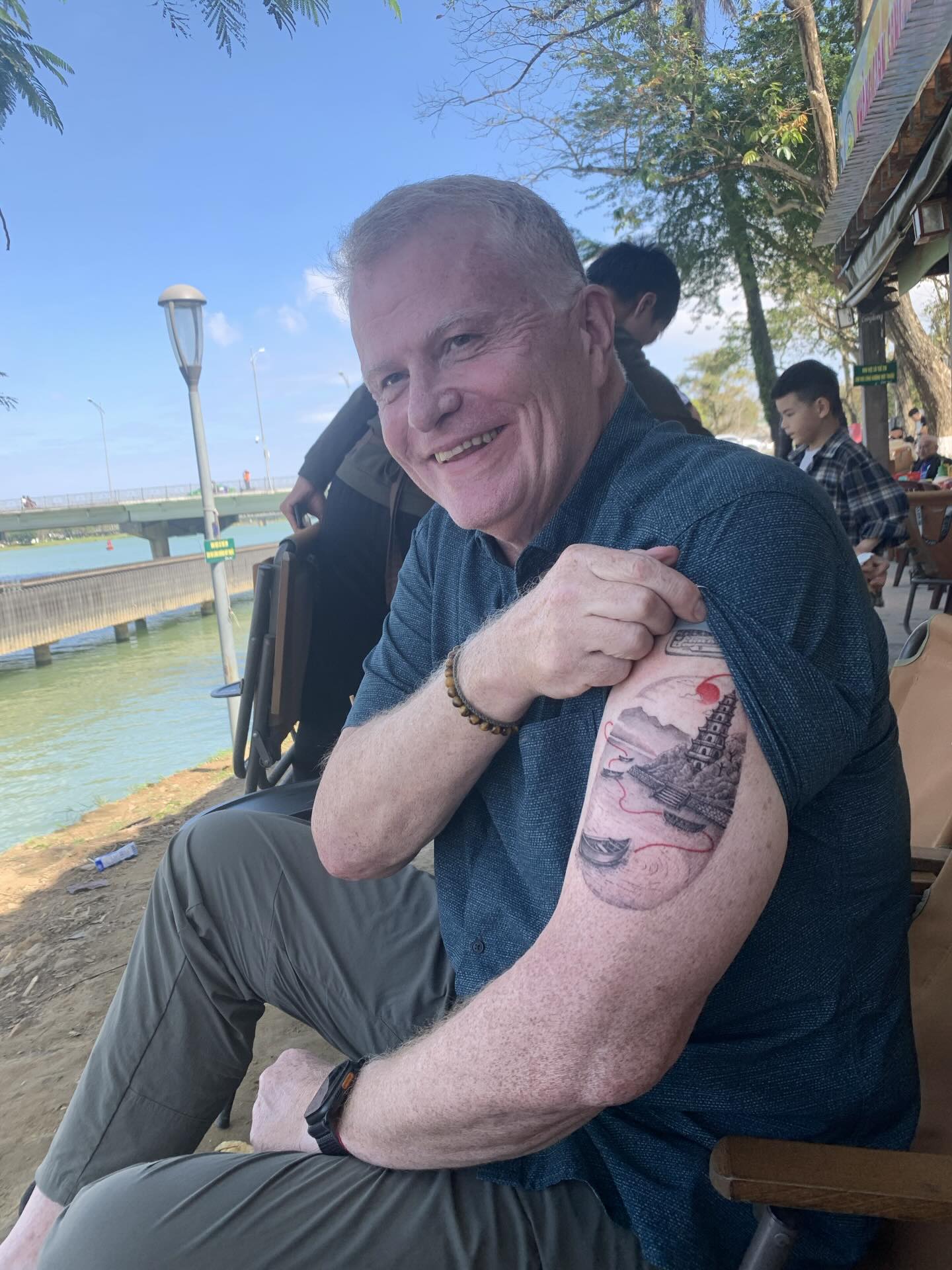 Kh&aacute;ch T&acirc;y xăm một địa danh Việt Nam l&ecirc;n c&aacute;nh tay: Gửi lời nhắn khiến nhiều người x&uacute;c động- Ảnh 1.