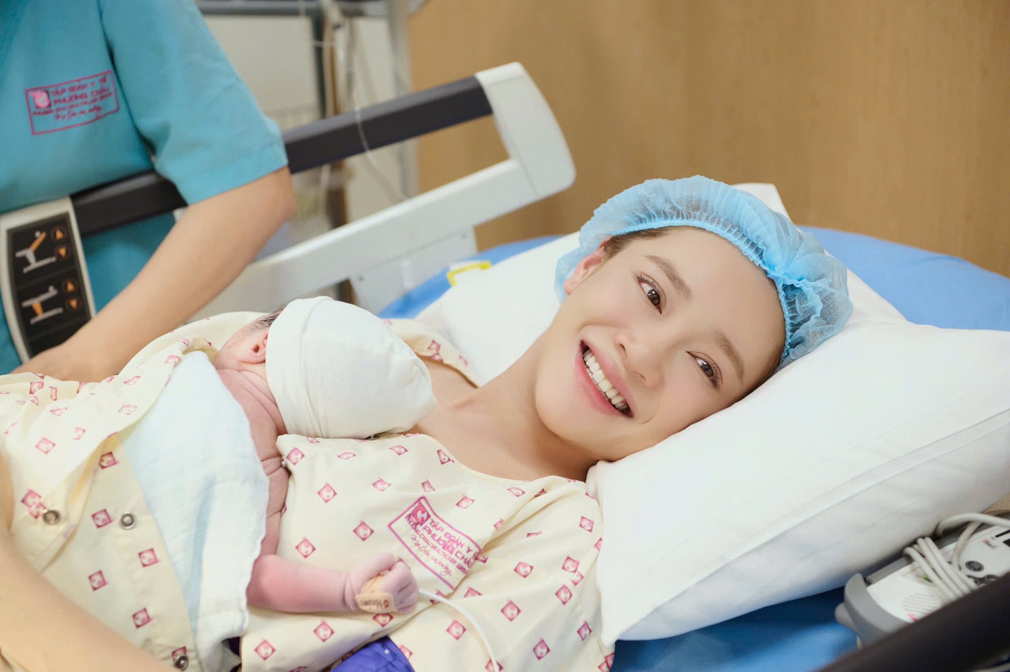 Bức ảnh h&eacute; lộ nhan sắc thật của Nh&atilde; Phương khi sinh con thứ 3- Ảnh 3.