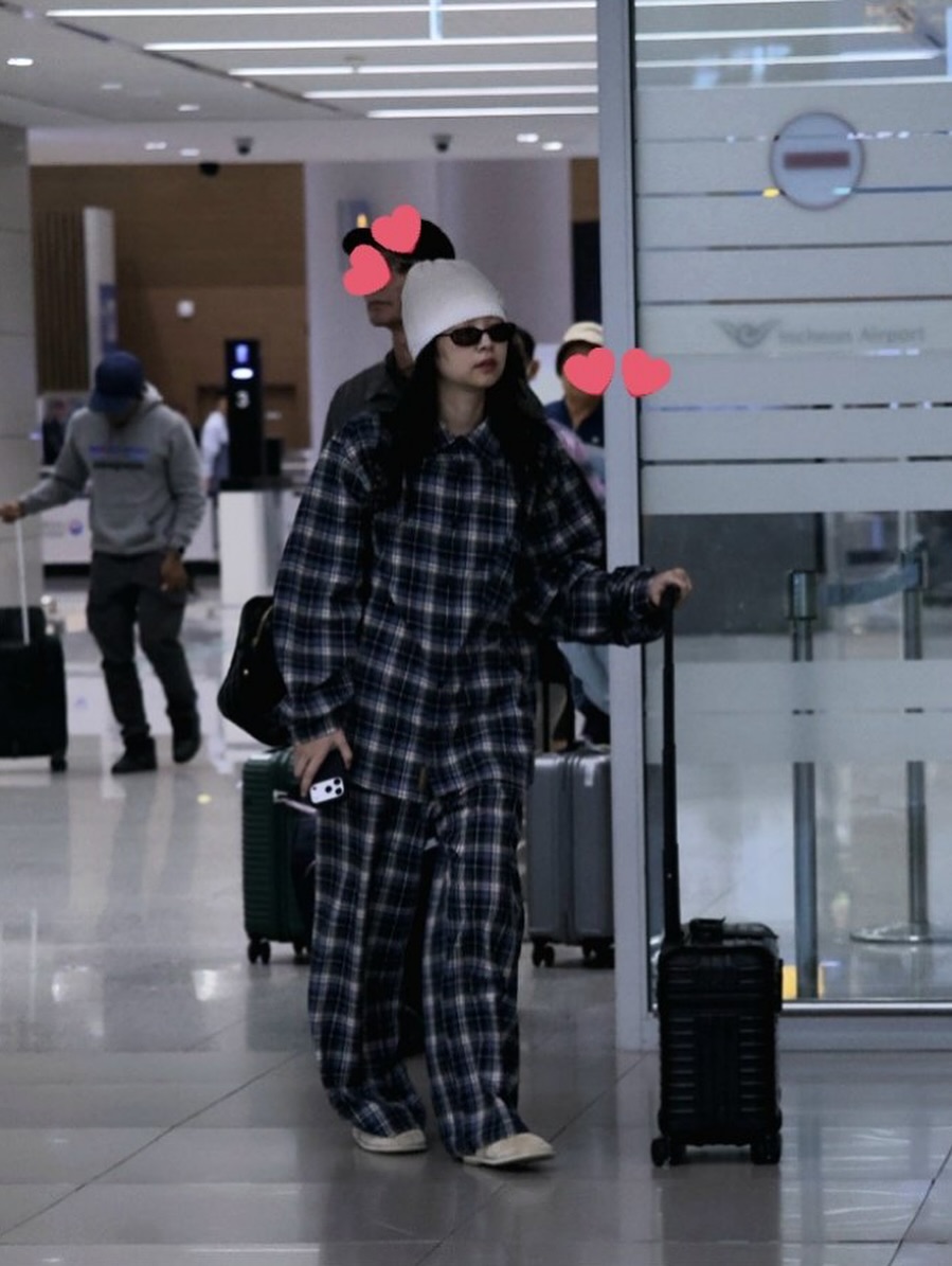 Loạt khoảnh khắc n&oacute;ng bỏng khiến Jennie (BLACKPINK) d&iacute;nh tin y&ecirc;u nam thần đẹp nhất thế giới- Ảnh 6.