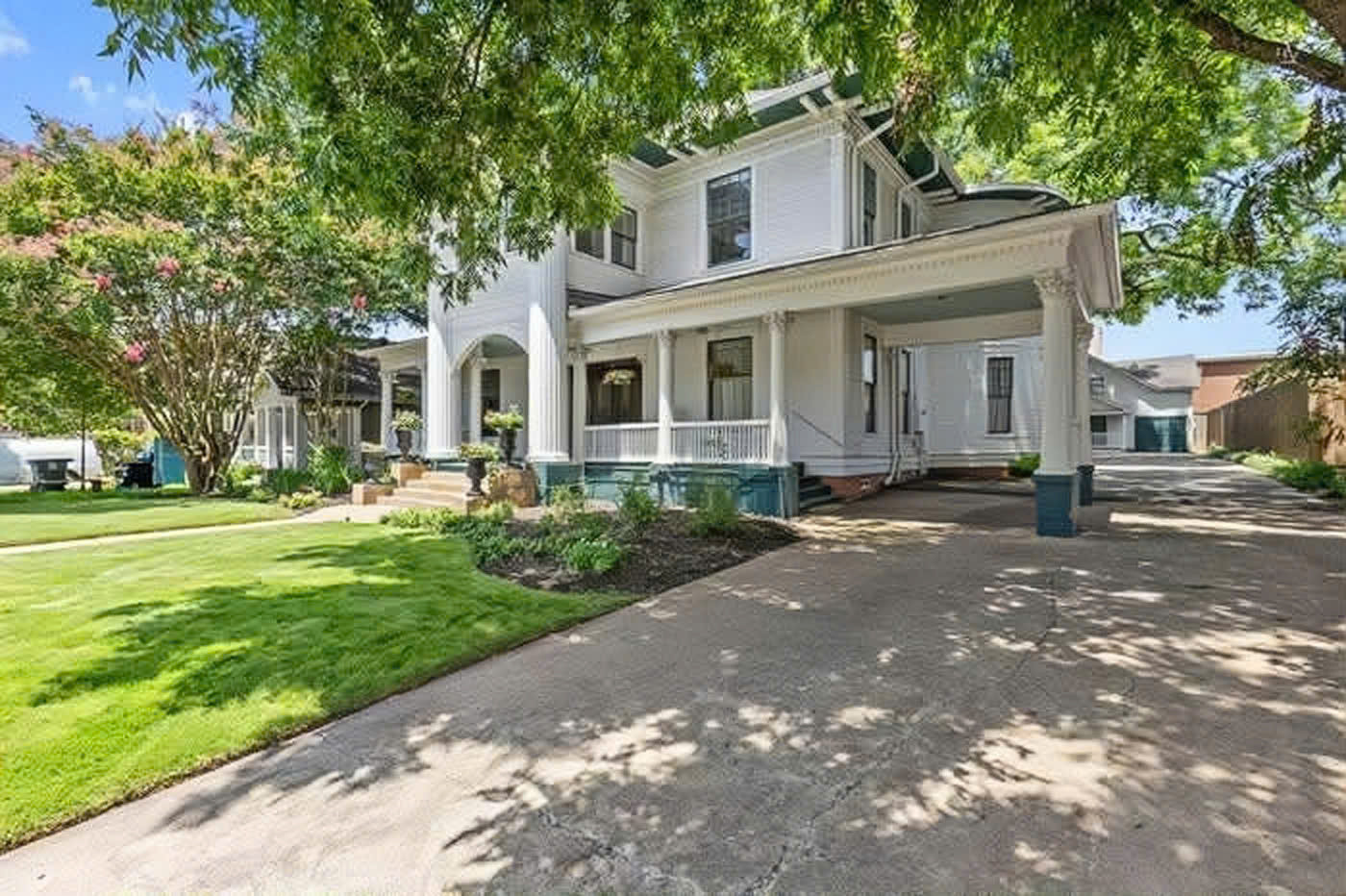 Hoa hậu Việt vừa mua biệt thự hơn 36 tỷ: Khu&ocirc;n vi&ecirc;n l&ecirc;n đến 7.600m2, cận cảnh nội thất b&ecirc;n trong mới g&acirc;y cho&aacute;ng- Ảnh 4.