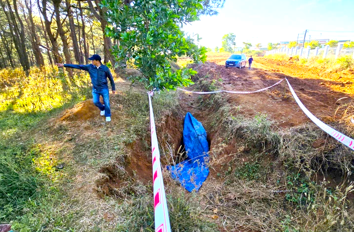 Vụ cướp ng&acirc;n h&agrave;ng ở Gia Lai: Ph&aacute;t hiện th&ecirc;m dấu vết đốt quần &aacute;o, trang bị để phi tang- Ảnh 3.