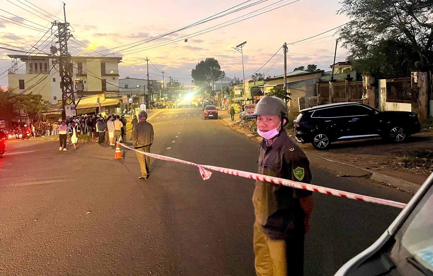 Cảnh s&aacute;t phong toả căn nh&agrave;, truy t&igrave;m nghi phạm vụ cướp ng&acirc;n h&agrave;ng ở Gia Lai- Ảnh 1.