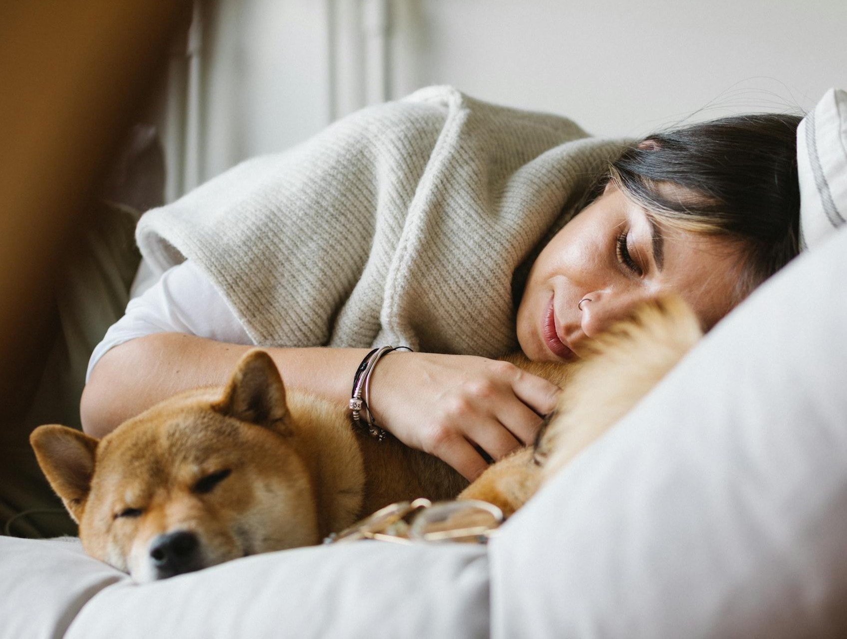 Ngo&agrave;i mặc đồ giữ ấm tốt, b&aacute;c sĩ n&oacute;i c&oacute; 2 thứ cần đảm bảo để tạo lớp 