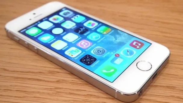 C&acirc;y b&uacute;t c&ocirc;ng nghệ: "Ai th&iacute;ch khen điện thoại n&agrave;o th&igrave; kệ, với t&ocirc;i chỉ c&oacute; chiếc iPhone n&agrave;y m&atilde;i l&agrave; tuyệt t&aacute;c"- Ảnh 1.