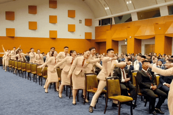 16 thanh ni&ecirc;n Việt Nam tham dự T&agrave;u Thanh ni&ecirc;n Đ&ocirc;ng Nam &Aacute; "g&acirc;y b&atilde;o" v&igrave; m&uacute;a quạt, nhảy đều tăm tắp tưởng đ&acirc;u AI- Ảnh 3.