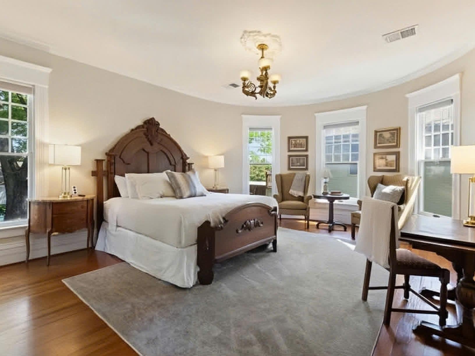 Hoa hậu Việt vừa mua biệt thự hơn 36 tỷ: Khu&ocirc;n vi&ecirc;n l&ecirc;n đến 7.600m2, cận cảnh nội thất b&ecirc;n trong mới g&acirc;y cho&aacute;ng- Ảnh 11.