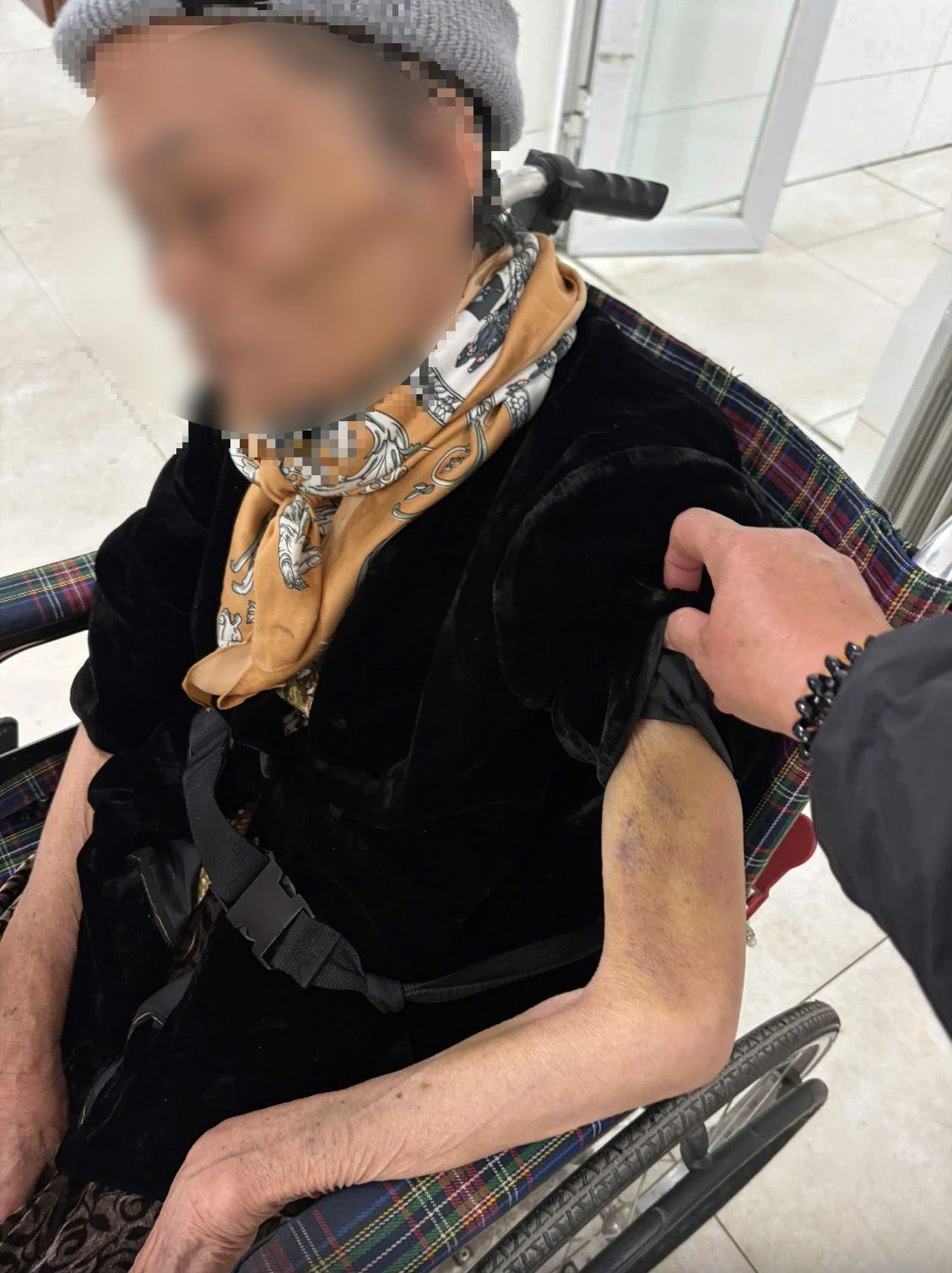 Vụ cụ bà 82 tuổi bị giúp việc hành hạ ở Hà Nội: Lương 11 triệu/tháng, luôn tỏ ra quan tâm, chu đáo- Ảnh 3.