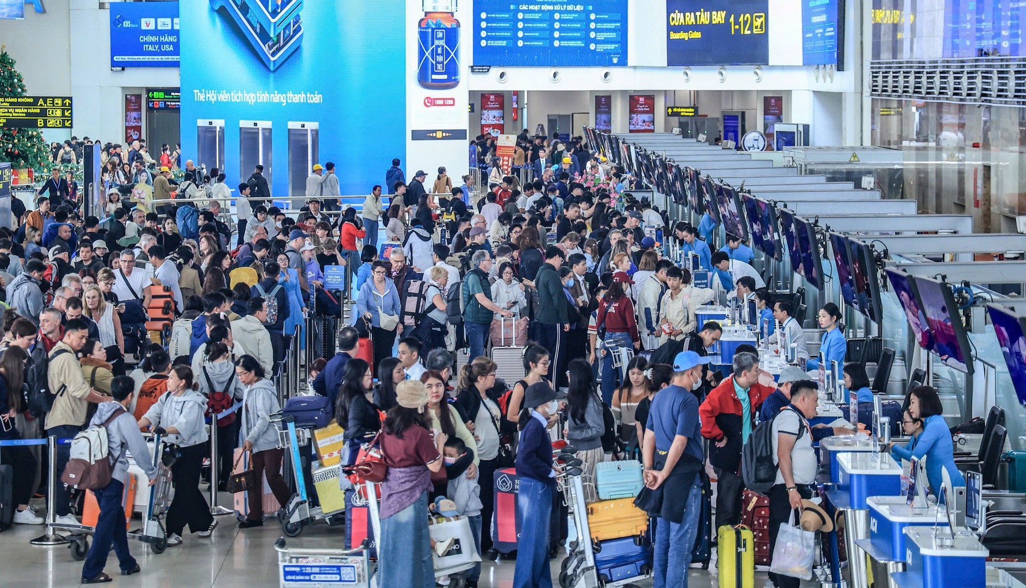 V&eacute; Tết v&agrave;o giai đoạn "ch&aacute;y"- Ảnh 2.