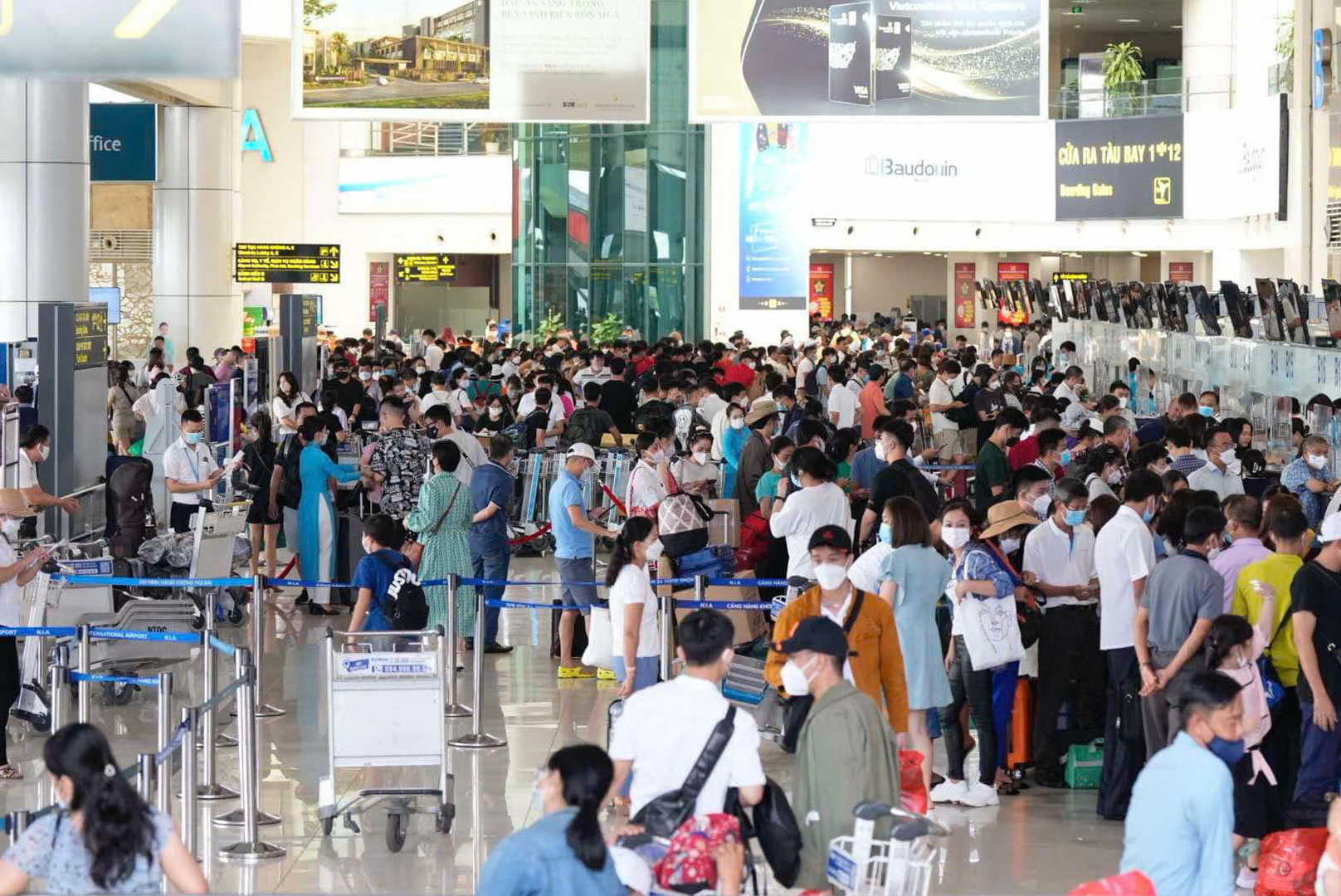 Th&ocirc;ng tin người mua v&eacute; m&aacute;y bay dịp Tết Nguy&ecirc;n đ&aacute;n B&iacute;nh Ngọ 2026 cần ch&uacute; &yacute;- Ảnh 1.