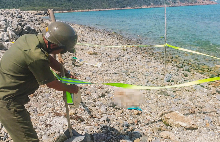 Ph&aacute;t hiện đoạn ch&acirc;n người tr&ocirc;i dạt v&agrave;o bờ biển Kh&aacute;nh H&ograve;a- Ảnh 1.