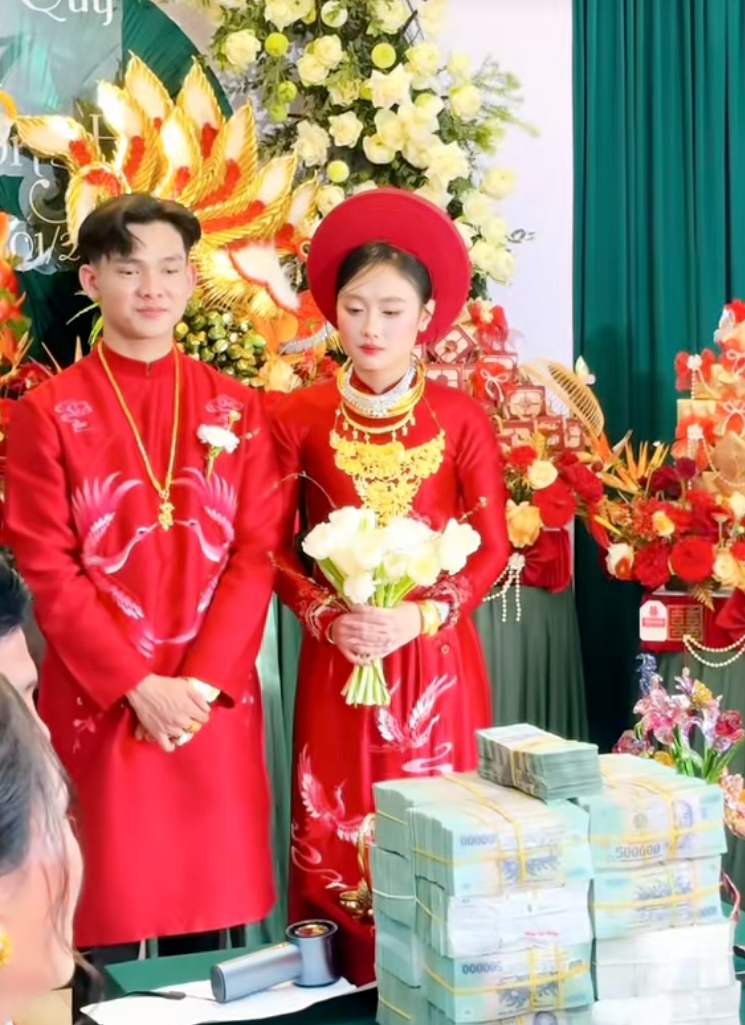 C&ocirc; d&acirc;u T&acirc;y Ninh lấy chồng Campuchia: Hoa cưới 300 triệu, bố chồng cho 1 tỷ tiền v&aacute;y &aacute;o nhưng gi&aacute; trị nhất l&agrave; c&acirc;u "chốt hạ"- Ảnh 11.