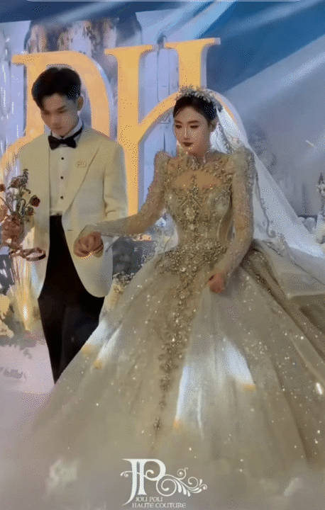 C&ocirc; d&acirc;u T&acirc;y Ninh lấy chồng Campuchia: Hoa cưới 300 triệu, bố chồng cho 1 tỷ tiền v&aacute;y &aacute;o nhưng gi&aacute; trị nhất l&agrave; c&acirc;u "chốt hạ"- Ảnh 6.