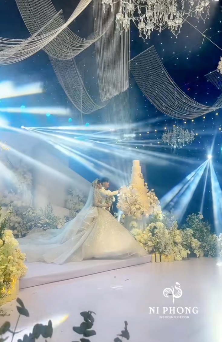 C&ocirc; d&acirc;u T&acirc;y Ninh lấy chồng Campuchia: Hoa cưới 300 triệu, bố chồng cho 1 tỷ tiền v&aacute;y &aacute;o nhưng gi&aacute; trị nhất l&agrave; c&acirc;u "chốt hạ"- Ảnh 20.