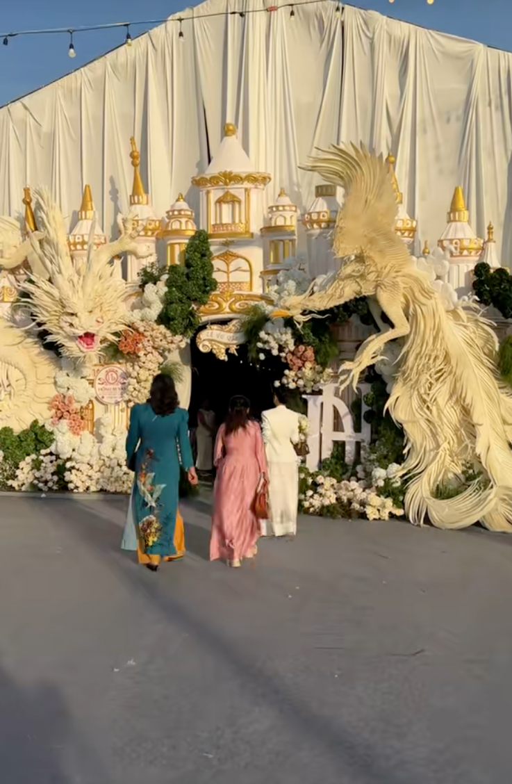 C&ocirc; d&acirc;u T&acirc;y Ninh lấy chồng Campuchia: Hoa cưới 300 triệu, bố chồng cho 1 tỷ tiền v&aacute;y &aacute;o nhưng gi&aacute; trị nhất l&agrave; c&acirc;u "chốt hạ"- Ảnh 16.