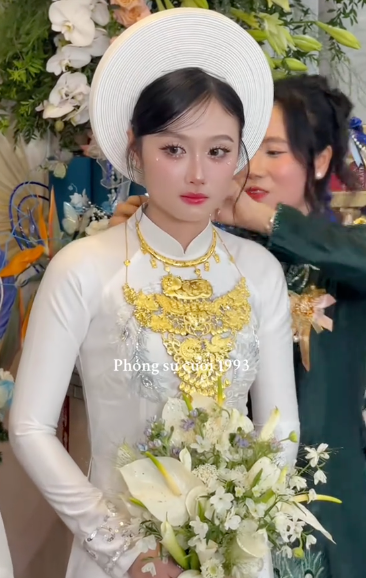 C&ocirc; d&acirc;u T&acirc;y Ninh lấy chồng Campuchia: Hoa cưới 300 triệu, bố chồng cho 1 tỷ tiền v&aacute;y &aacute;o nhưng gi&aacute; trị nhất l&agrave; c&acirc;u "chốt hạ"- Ảnh 9.