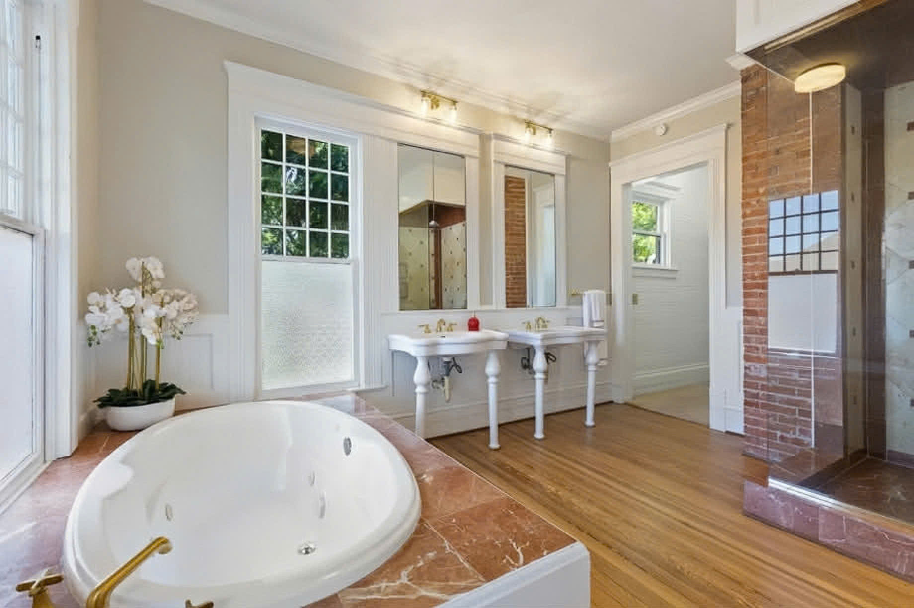 Hoa hậu Việt vừa mua biệt thự hơn 36 tỷ: Khu&ocirc;n vi&ecirc;n l&ecirc;n đến 7.600m2, cận cảnh nội thất b&ecirc;n trong mới g&acirc;y cho&aacute;ng- Ảnh 8.