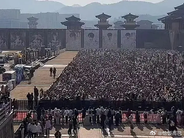 Quá nể phim Trung Quốc chưa chiếu đã có độ hot tăng 1253%, nam chính đẹp đến mức 18.000 người xếp hàng để gặp mặt- Ảnh 3. Quá nể phim Trung Quốc chưa chiếu đã có độ hot tăng 1253%, nam chính đẹp đến mức 18.000 người xếp hàng để gặp mặt- Ảnh 3.