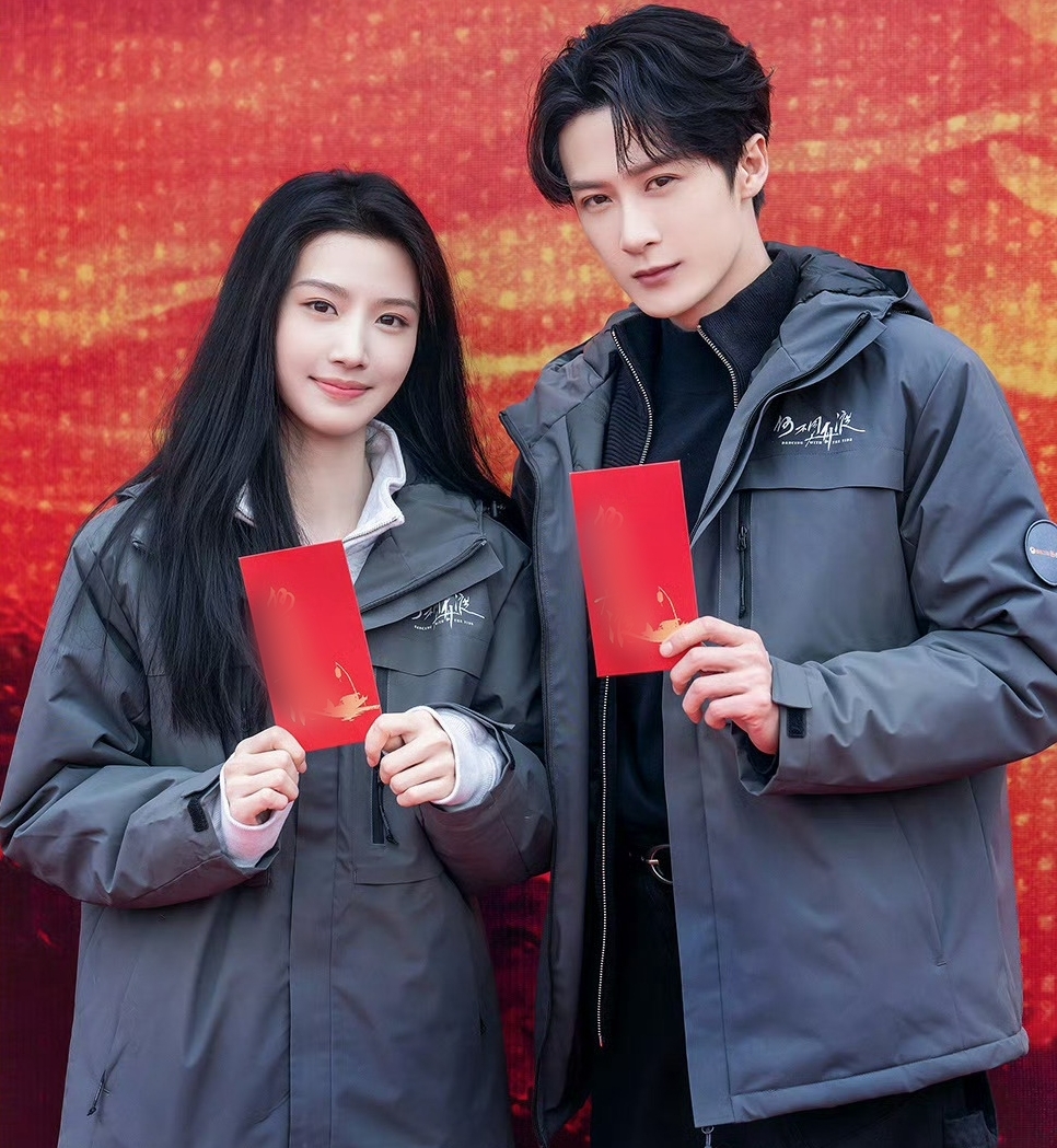 Quá nể phim Trung Quốc chưa chiếu đã có độ hot tăng 1253%, nam chính đẹp đến mức 18.000 người xếp hàng để gặp mặt- Ảnh 9. Quá nể phim Trung Quốc chưa chiếu đã có độ hot tăng 1253%, nam chính đẹp đến mức 18.000 người xếp hàng để gặp mặt- Ảnh 9.