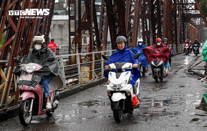 Dự b&aacute;o thời tiết ng&agrave;y 26/1: H&agrave; Nội r&eacute;t nhất 13&deg;C, trời mưa ph&ugrave;n v&agrave; sương m&ugrave;- Ảnh 1.