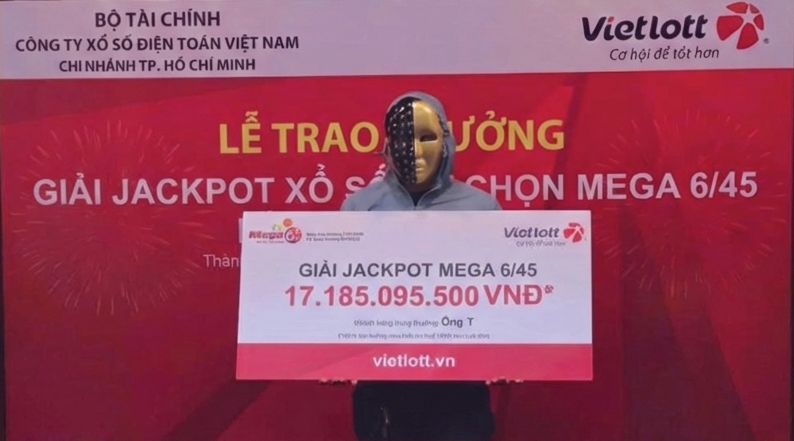 TP.HCM vừa có người trúng Jackpot Vietlott trị giá hơn 17 tỷ đồng- Ảnh 1. TP.HCM vừa có người trúng Jackpot Vietlott trị giá hơn 17 tỷ đồng- Ảnh 1.