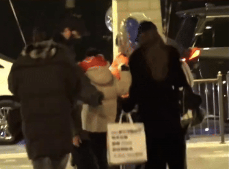 "T&oacute;m gọn" Angelababy v&agrave; Huỳnh Hiểu Minh t&aacute;i hợp, th&aacute;i độ "quay ngoắt 180 độ" sau 4 năm ly h&ocirc;n- Ảnh 1.