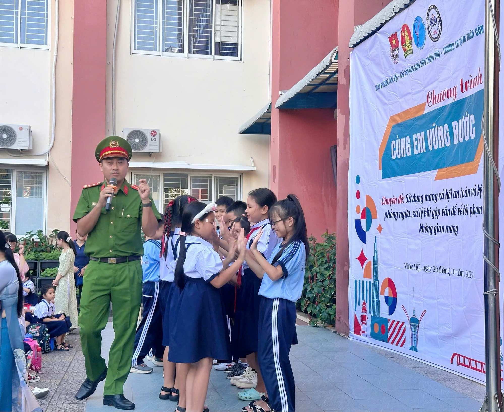 "Bắt cóc online" xảy ra trung bình 2 ngày/vụ ở TP Hồ Chí Minh- Ảnh 2. "Bắt cóc online" xảy ra trung bình 2 ngày/vụ ở TP Hồ Chí Minh- Ảnh 2.