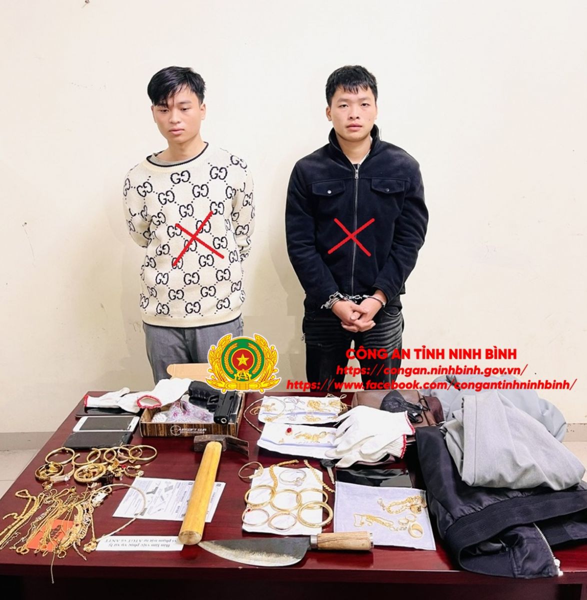 Lộ diện danh tính của 1 trong 2 đối tượng cướp tiệm vàng ở Ninh Bình: Sinh năm 2006, là sinh viên đại học, chuẩn bị cả súng nhựa để thực hiện các vụ cướp khác- Ảnh 2. Lộ diện danh tính của 1 trong 2 đối tượng cướp tiệm vàng ở Ninh Bình: Sinh năm 2006, là sinh viên đại học, chuẩn bị cả súng nhựa để thực hiện các vụ cướp khác- Ảnh 2.